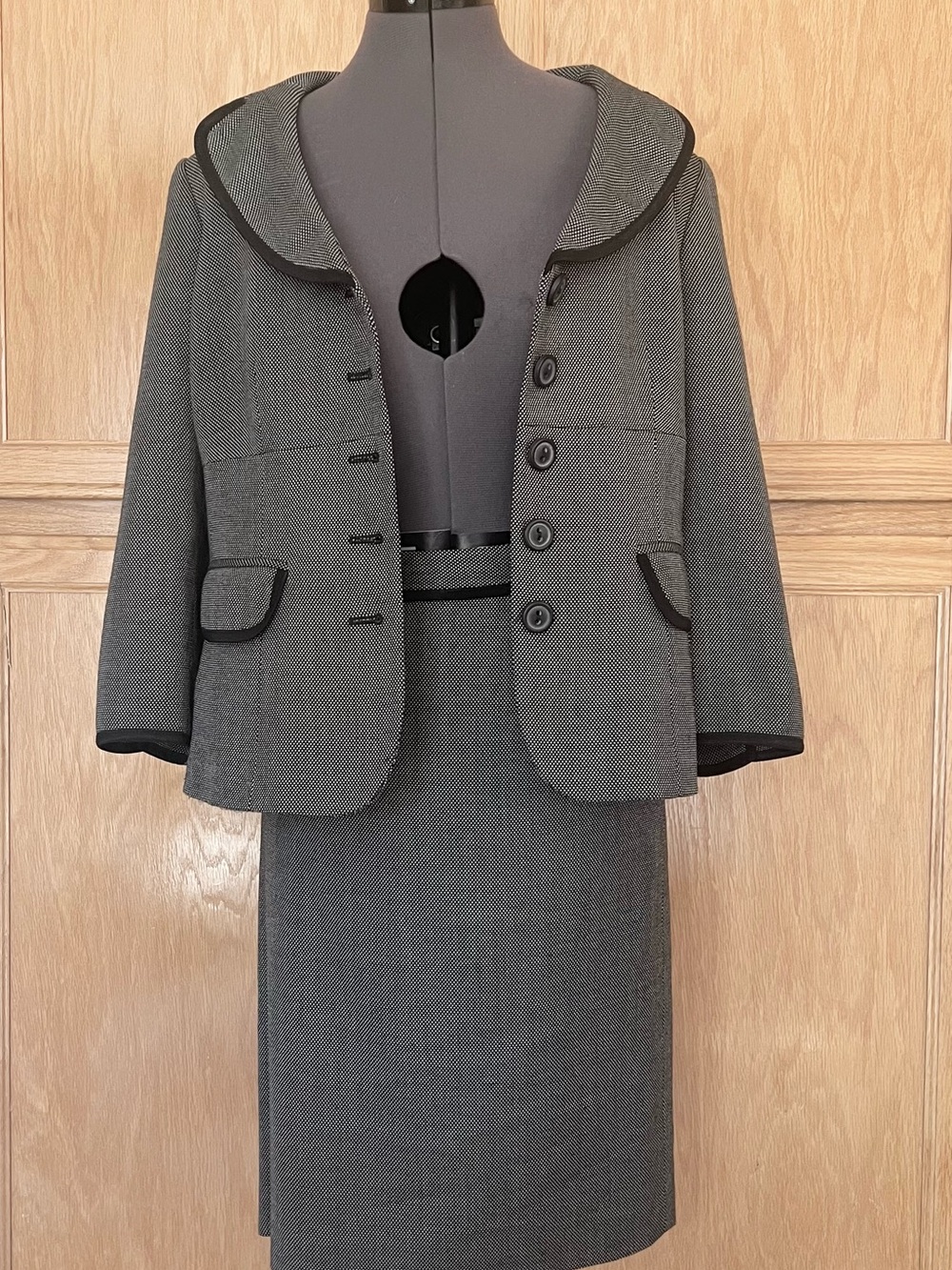 Nine West 2-Piece Woman’s Suiting - Picture 2 of 10